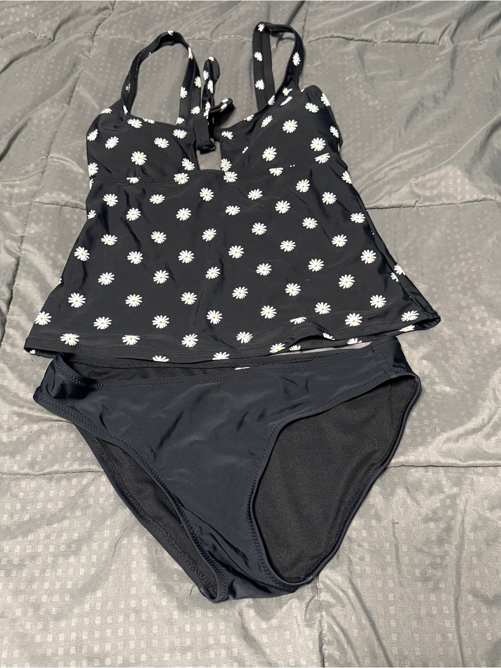 Old Navy Daisy Print Tie-Front Tankini Top size Small Mismatched Color